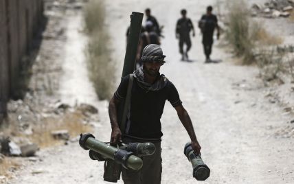 Бойцы сирийской оппозиции, подготовленные американскими военными, передали боеприпасы "Аль-Каиде"