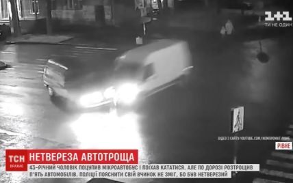 В Ровно выпивший мужчина украл микроавтобус и разбил несколько автомобилей