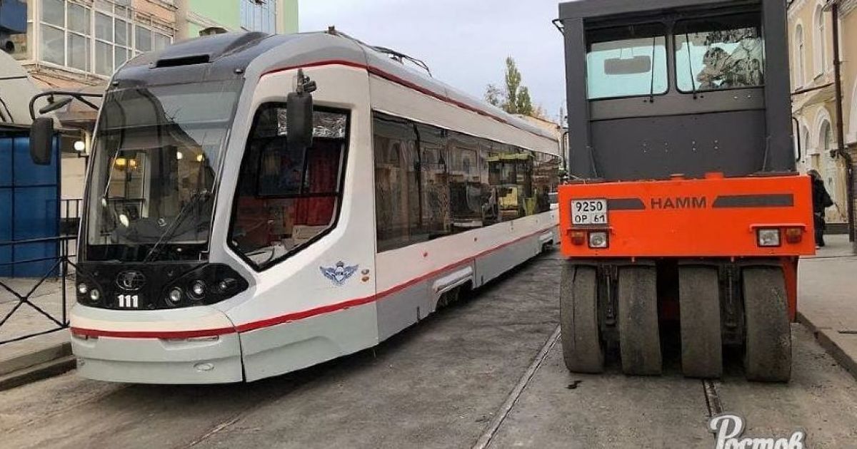 В Ростові-на-Дону до приїзду патріарха Кирила проклали асфальт, заливши трамвайні рейки