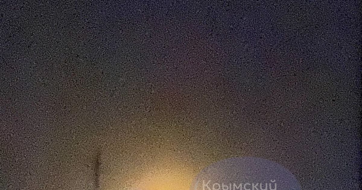 Очевидці повідомили про сильні вибухи у Криму