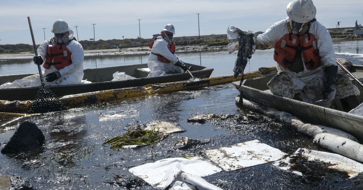 Слідчі назвали причину масштабного розливу нафти у Каліфорнії