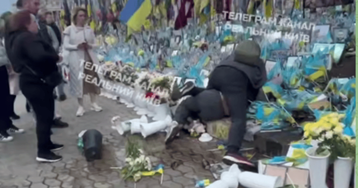 У Києві жінка вчинила бійку на Алеї Героїв: що стало причиною (відео)