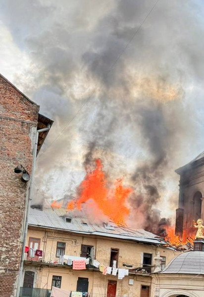 Наслідки ворожого удару по Львову 24 березня. Фото: Андрій Садовий