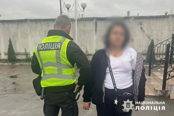 Жінка вихваляла російського агресора на столичному вокзалі / © Поліція Києва / Facebook