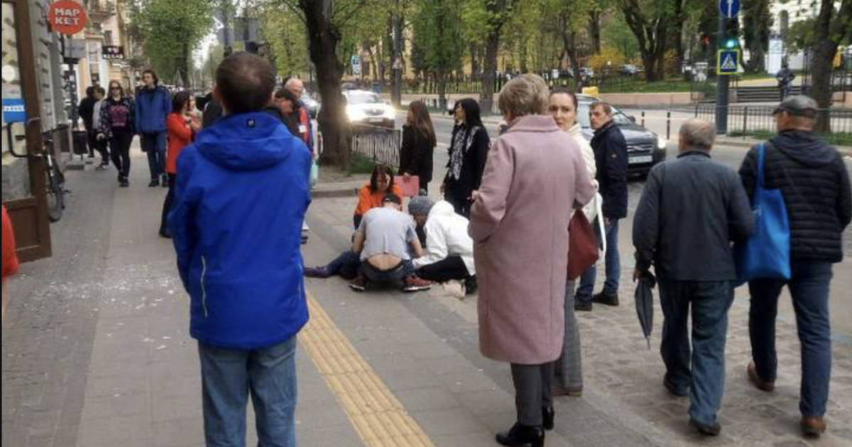 У Львові 10-річний хлопчик випав з вікна