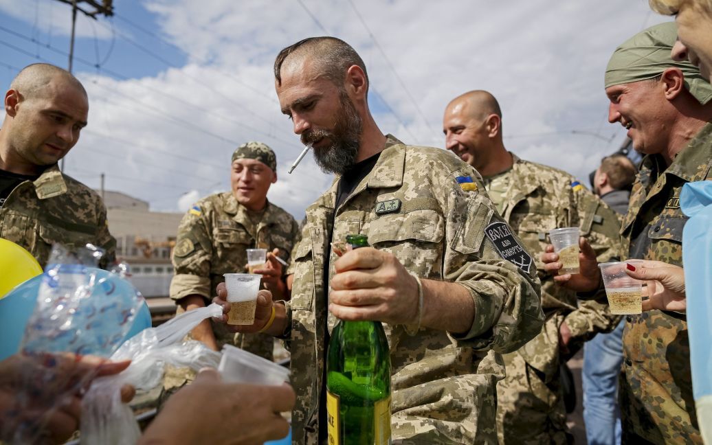Военных встретили на вокзале / © Reuters
