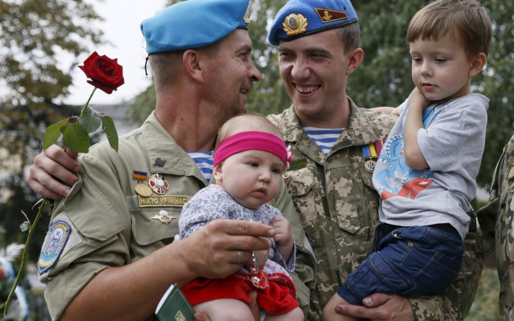 В Киеве встретили бойцов 90-го десантно-штурмового батальона, которые вернулись из зоны АТО / © Reuters