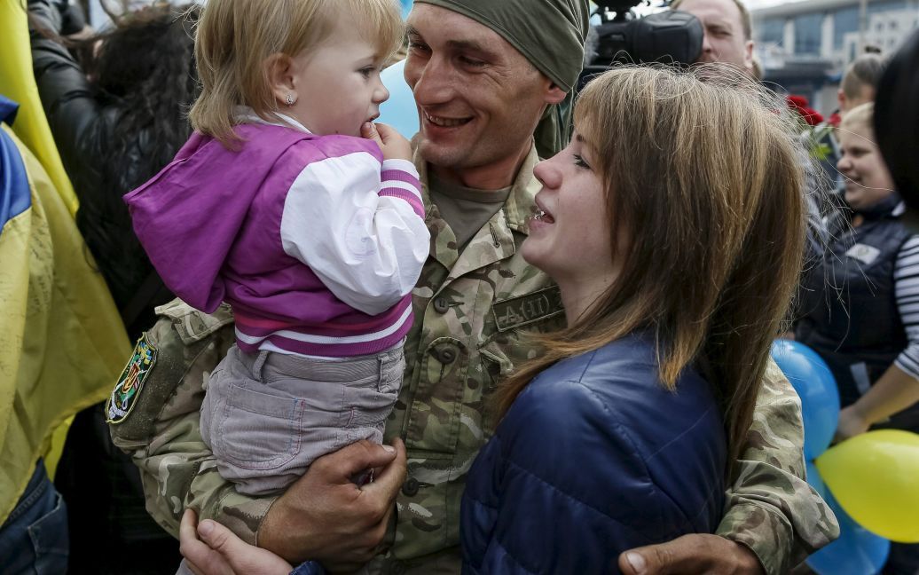 Военных встретили на вокзале / © Reuters