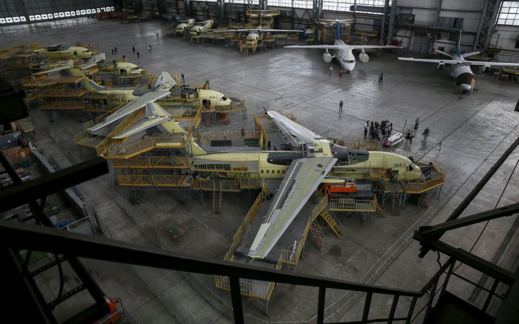 На заводе кипит работа над новым самолетом / © Reuters