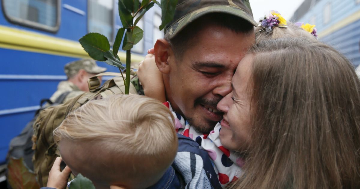 Встреча бойцов 44-й артиллерийской бригады в Киеве / © Reuters
