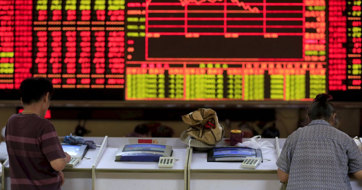 У Китаї обвалилися основні показники фондових бірж