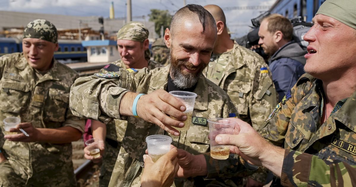 Военных встретили на вокзале / © Reuters