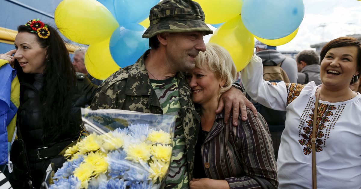 Военных встретили на вокзале / © Reuters