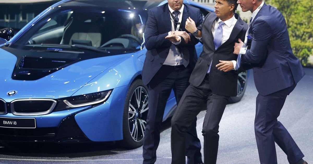 Главе BMW стало плохо прямо во время презентации / © Reuters