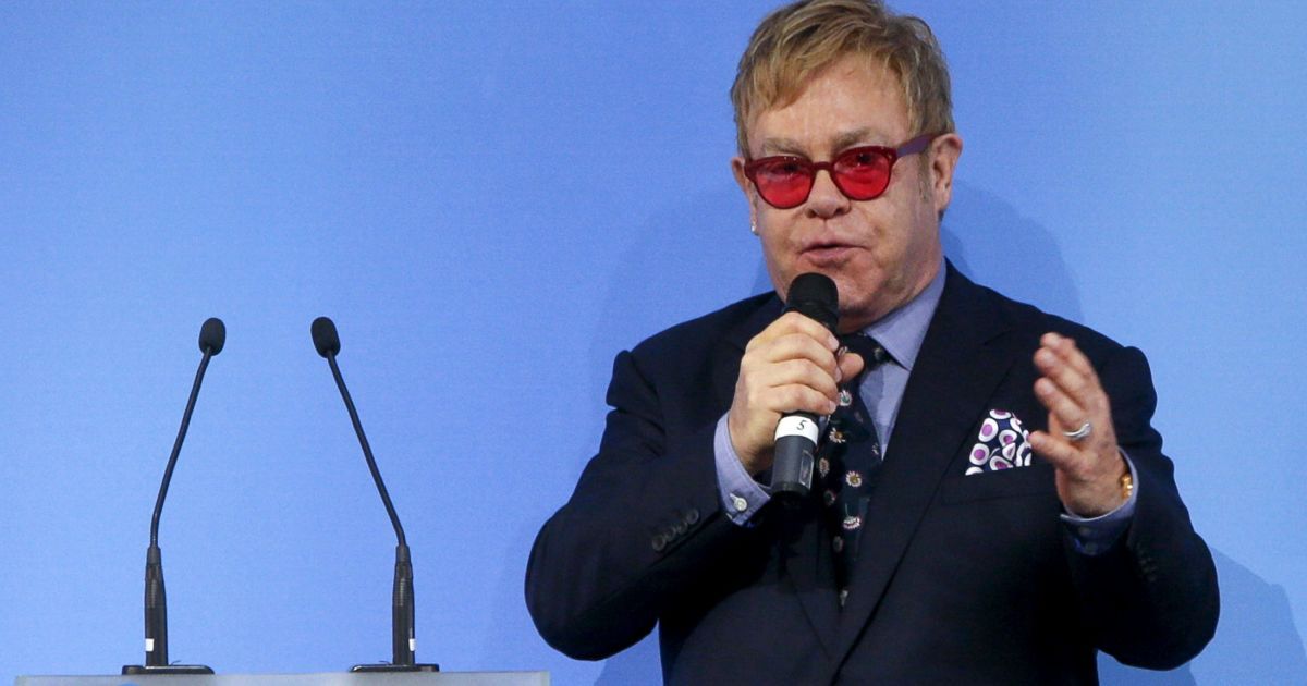 Элтон Джон ожидает встречу с Путиным