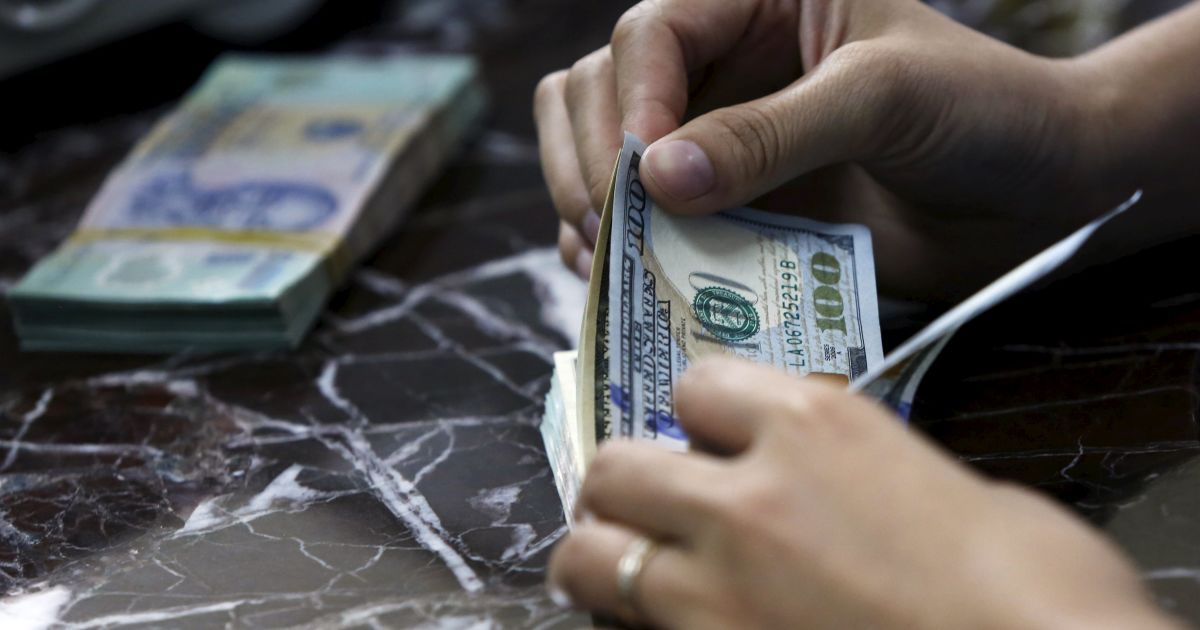 Официальный курс доллара подскочил до 26,14 гривны