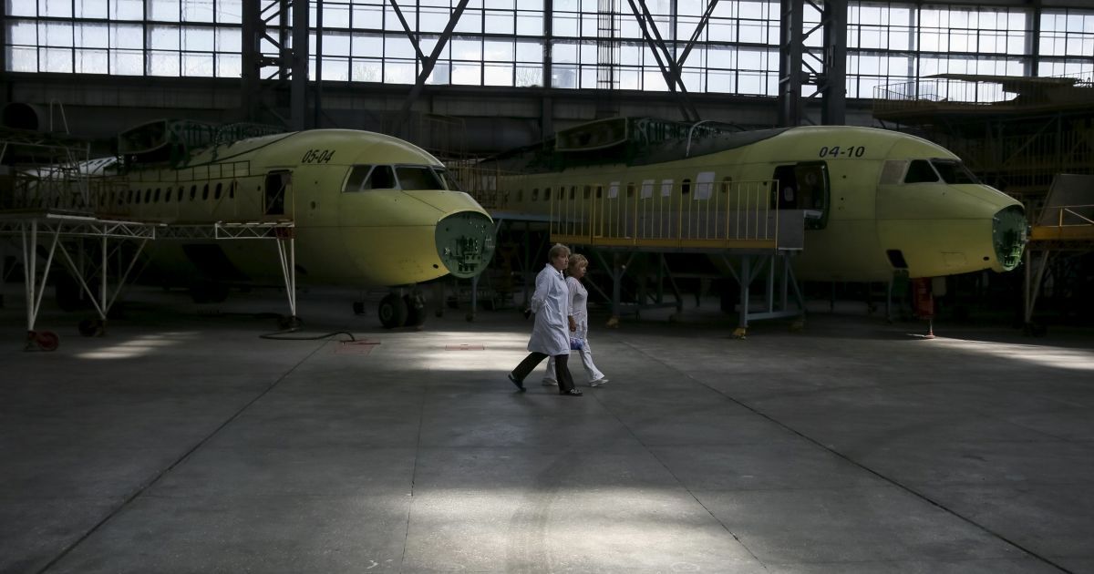 На заводе кипит работа над новым самолетом / © Reuters
