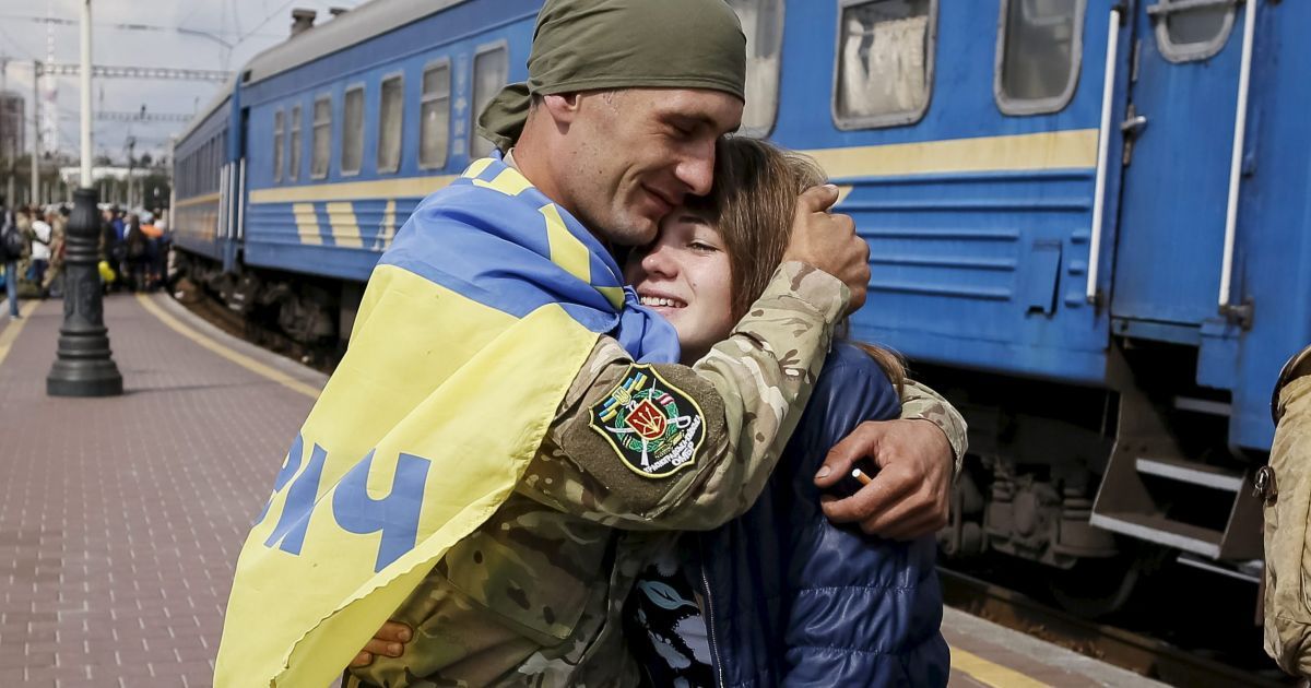 Военных встретили на вокзале / © Reuters
