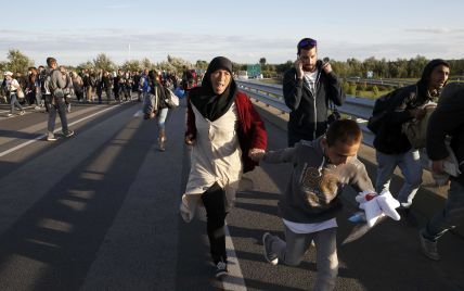 Венгрия ввела чрезвычайное положение в двух регионах страны из-за нашествия мигрантов
