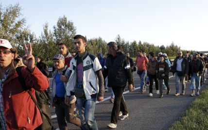 Невиданный наплыв мигрантов в Европу заставляет Германию срочно переписать конституцию - еврокомиссар