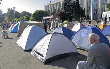 В центре Молдовы с новыми требованиями возобновляются массовые протесты