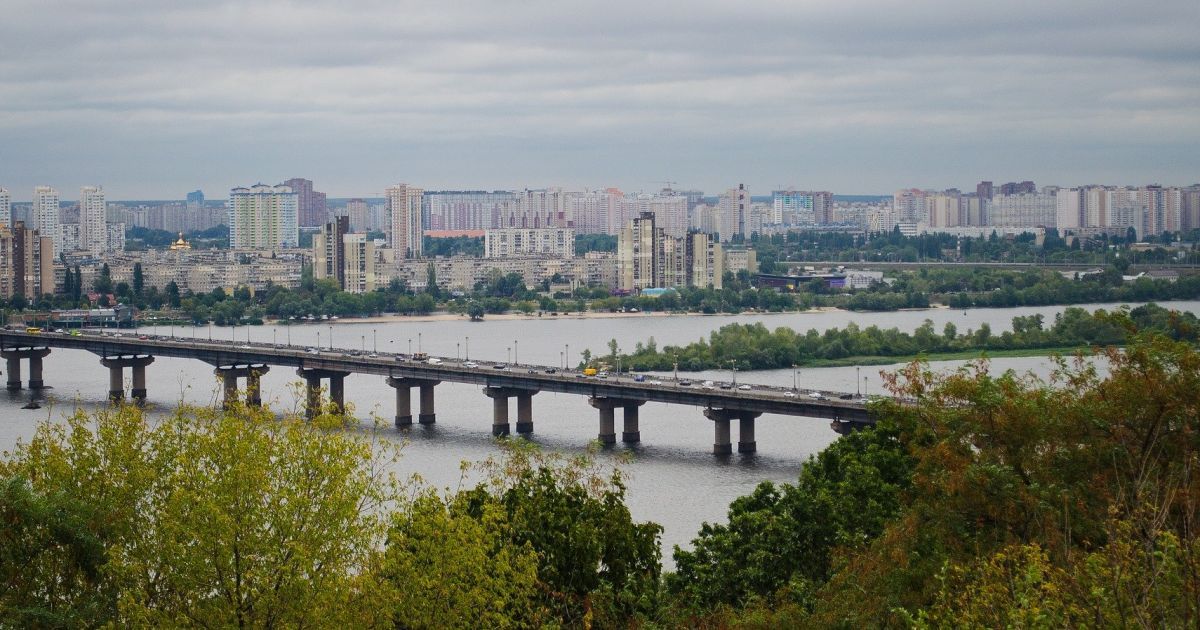 Киевлян предупредили, когда они должны избавиться от кондиционеров и достроенных балконов