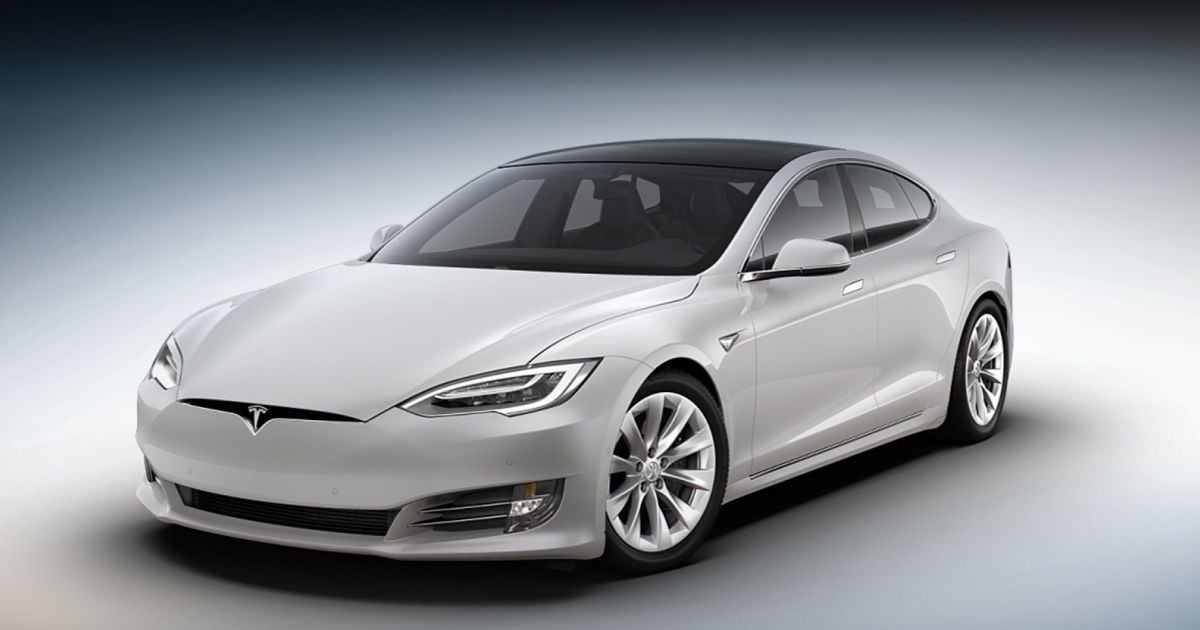 Попит на вживані Tesla падає