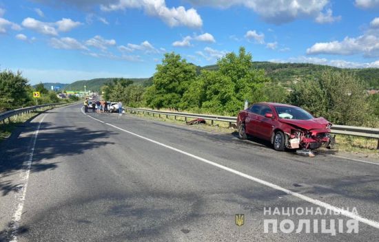 На Закарпатті невдалий маневр водія закінчився смертельною ДТП (фото)