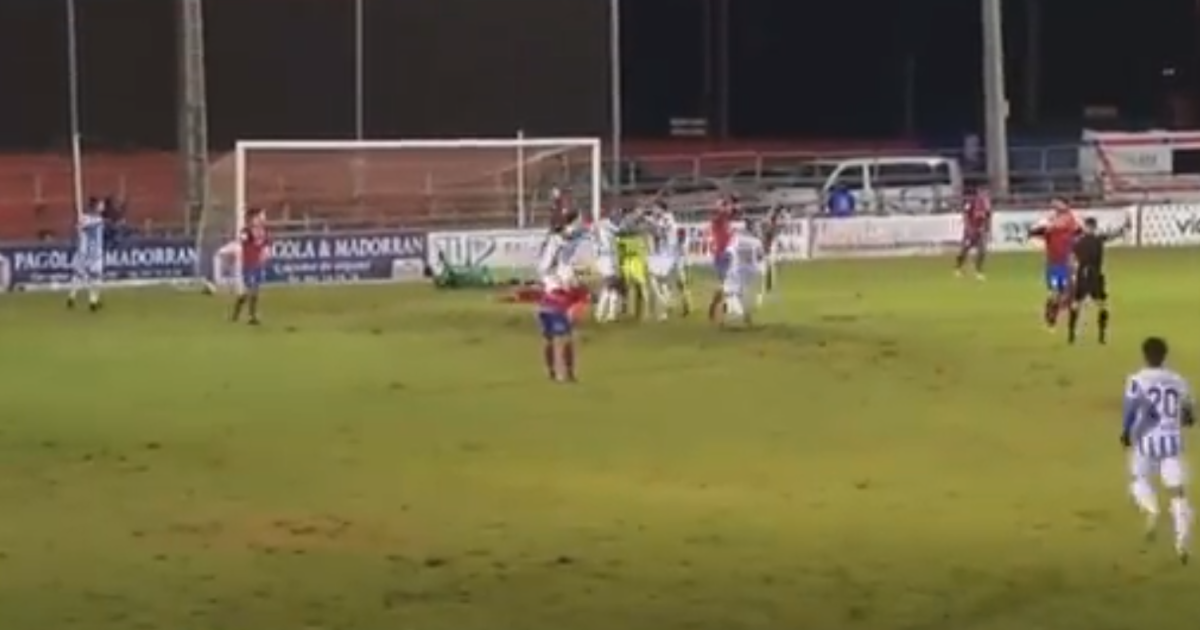 У Кубку Іспанії воротар "витягнув" команду до наступного етапу, забивши м'яч перед фінальним свистком (відео)