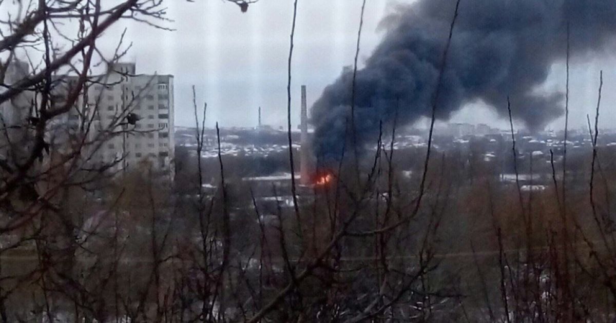В Харькове произошел масштабный пожар, над городом расползается облако черного токсичного дыма