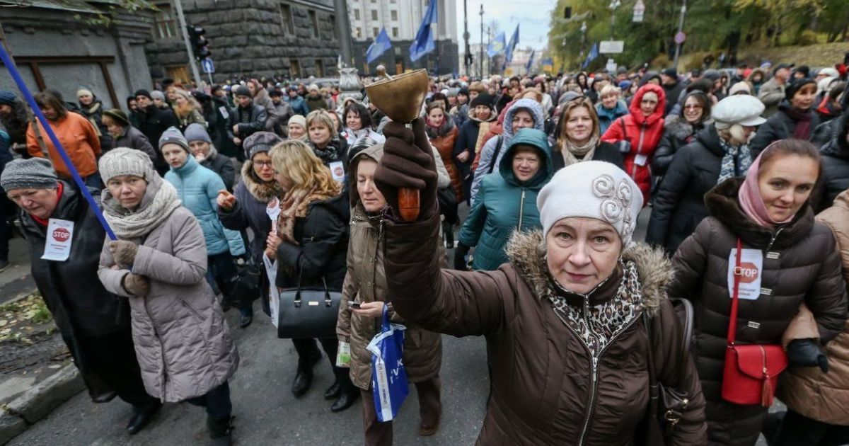 У Міносвіти пояснили, як наступного року зростуть зарплати вчителів і де на це візьмуть гроші — Гроші