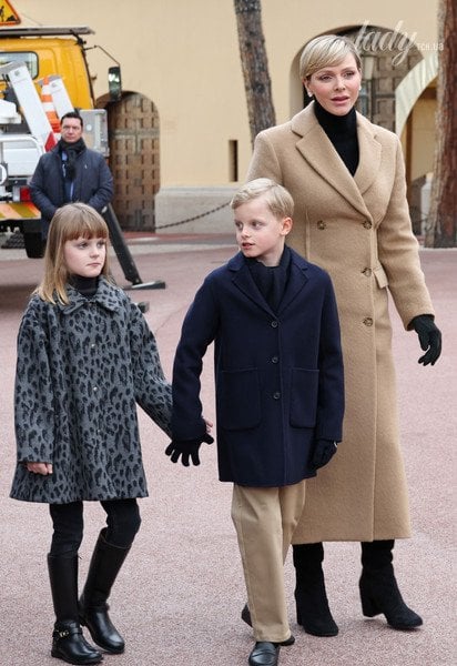 Княгиня Шарлін та князь Альбер II з дітьми — принцом Жаком та принцесою Габріеллою / © Getty Images