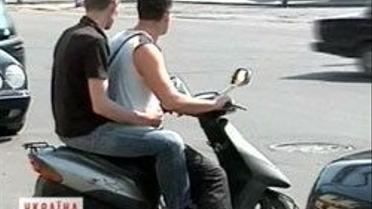 Скутер въехал в "Москвич"