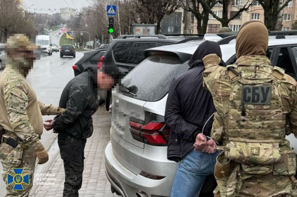 Зловмисники вимагали 40 тис. доларів з військовослужбовця Нацгвардії та його онкохворого приятеля / © СБУ