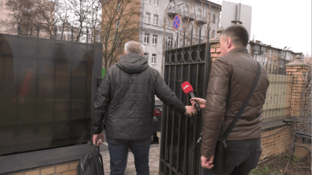 В Україні чиновники декларують “дешеві авто”