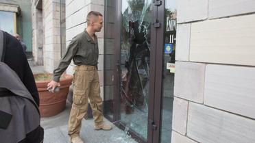 У Києві розгромили магазин, на фасаді якого стерли графіті часів Революції гідності _2 / © УНИАН