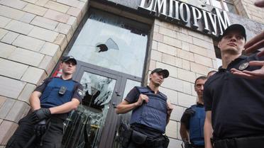 У Києві розгромили магазин, на фасаді якого стерли графіті часів Революції гідності _17 / © УНИАН