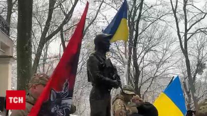 В Киеве на Аскольдовой могиле открыли монумент Дмитрию "Да Винчи" Коцюбайлу
