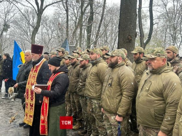 Монумент Дмитрию "Да Винчи" Коцюбайлу на Аскольдовой могиле / Фото: ТСН.ua