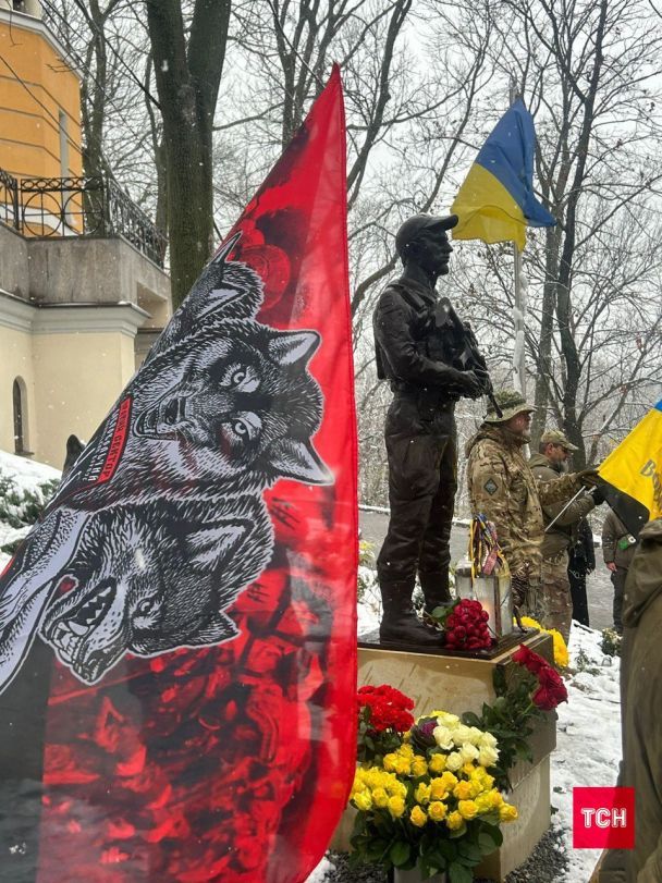 Монумент Дмитрию "Да Винчи" Коцюбайлу на Аскольдовой могиле / Фото: ТСН.ua