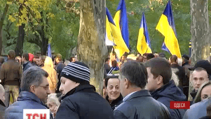 В Одессе целый день продолжается митинг под зданием Административного окружного суда