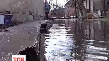 Рятувальники на Волині посилено борються з високою водою