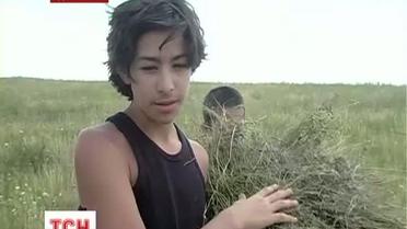 На Донетчине мужчина живет в норе