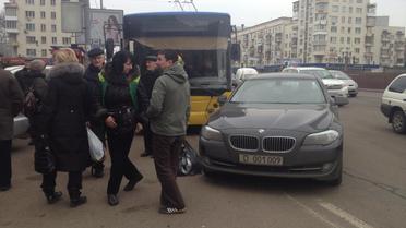 Через авто російських дипломатів в центрі Києва утворився затор з тролейбусів