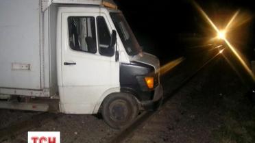 На Полтавщине водитель грузовика "упал" на железнодорожный путь