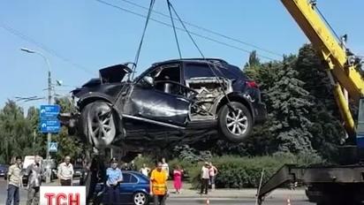 Водія "Інфініті" бачили у нічному клубі перед скандальною аварією
