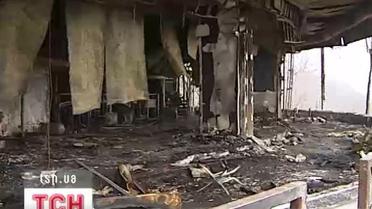 Ночью в столице сгорел ресторан, расположенный под аркой "Дружбы народов"