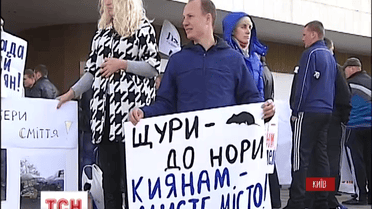 Під ЦВК зібрались близько 10 пікетів