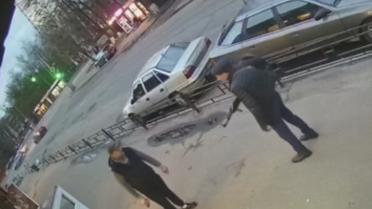 В Киеве вооруженный мужчина обстрелял магазин с покупателями: фото, видео