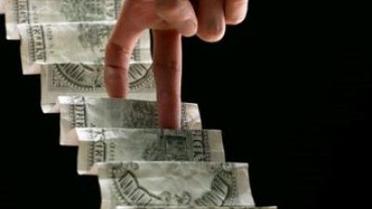 В Украине снова подорожала валюта